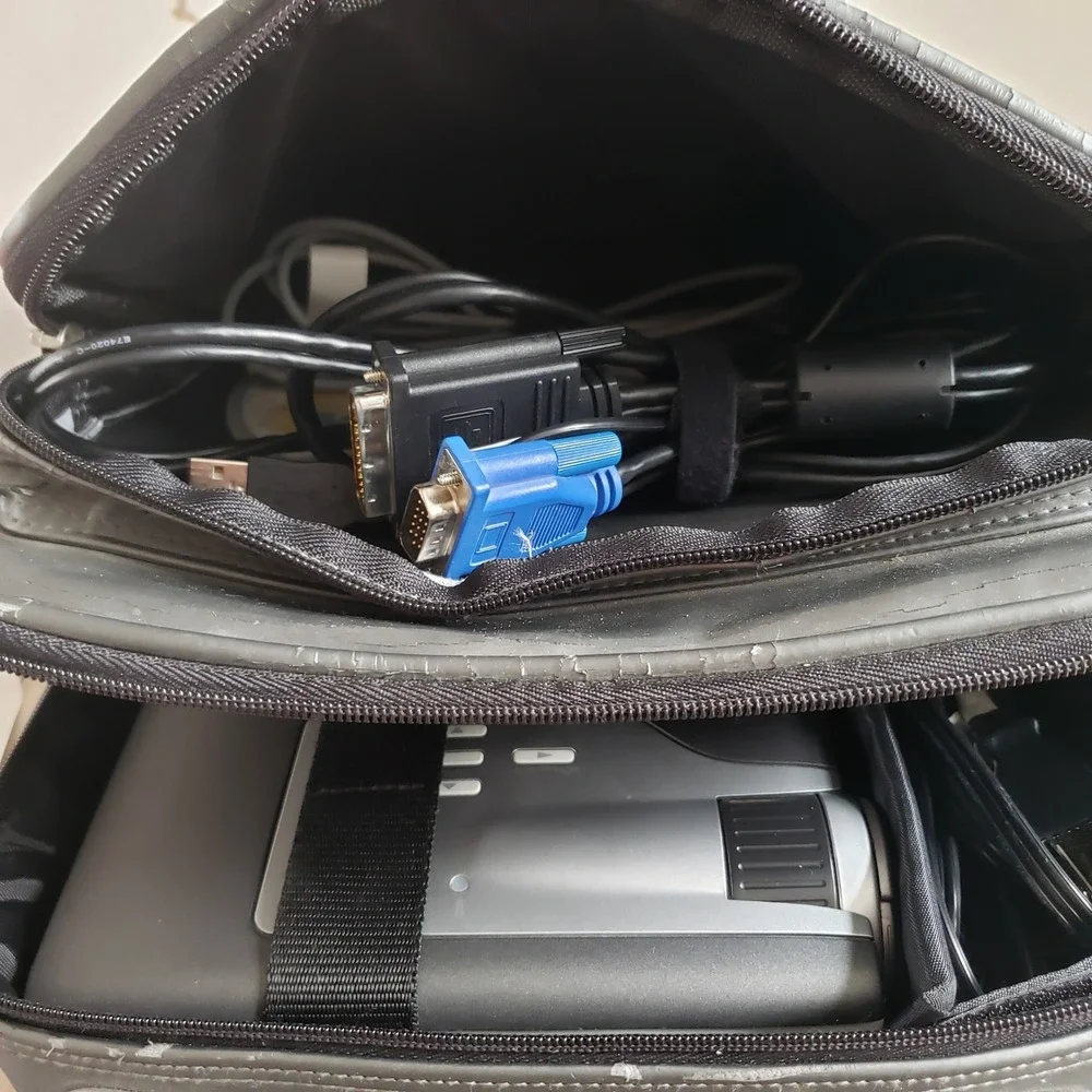 HP XB31 Digital Projector Remote Carrying Case Cables Included Y2K